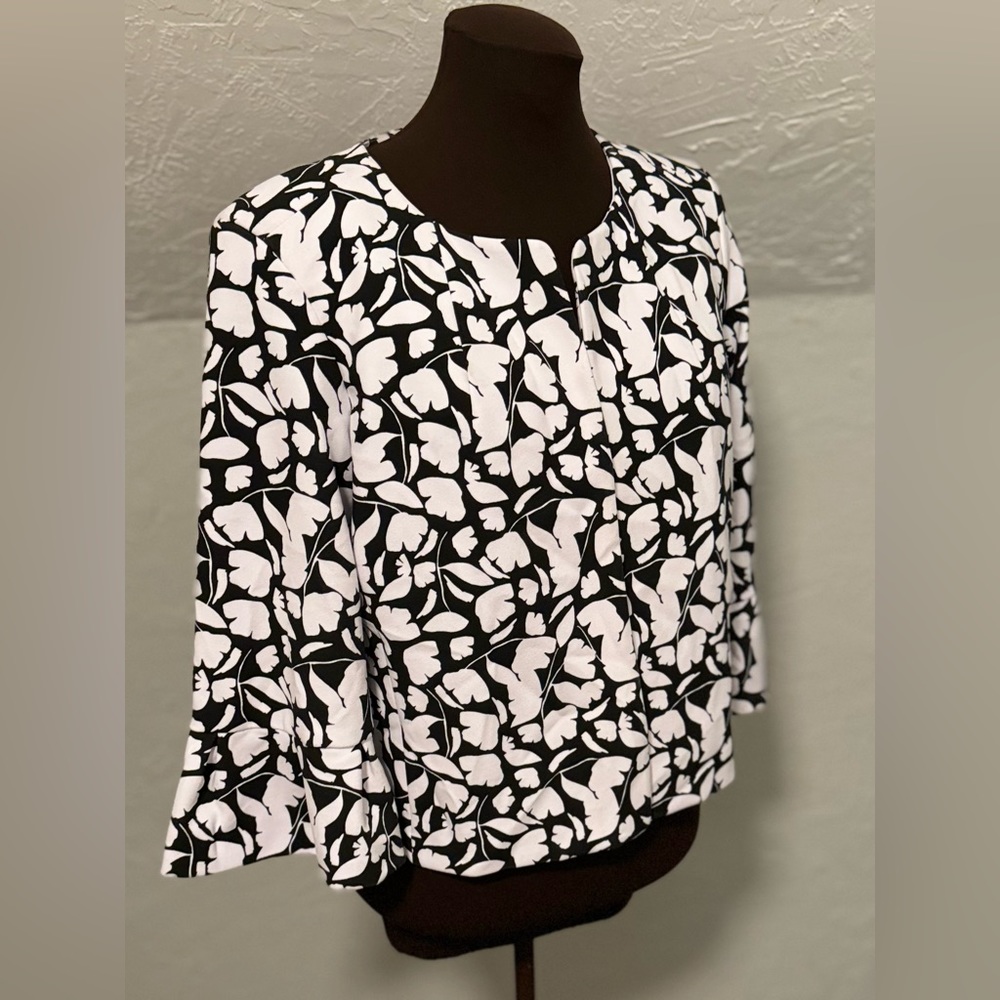 Anne Klein Black/White Floral Open Bolero Jacket with 3/4 Bell Sleeve M